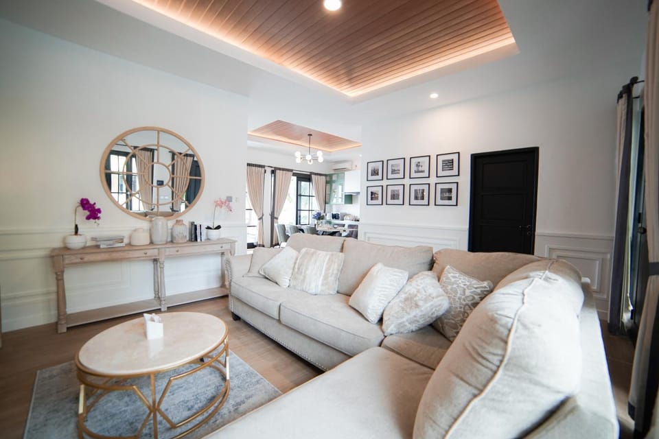 Living room, Seating area