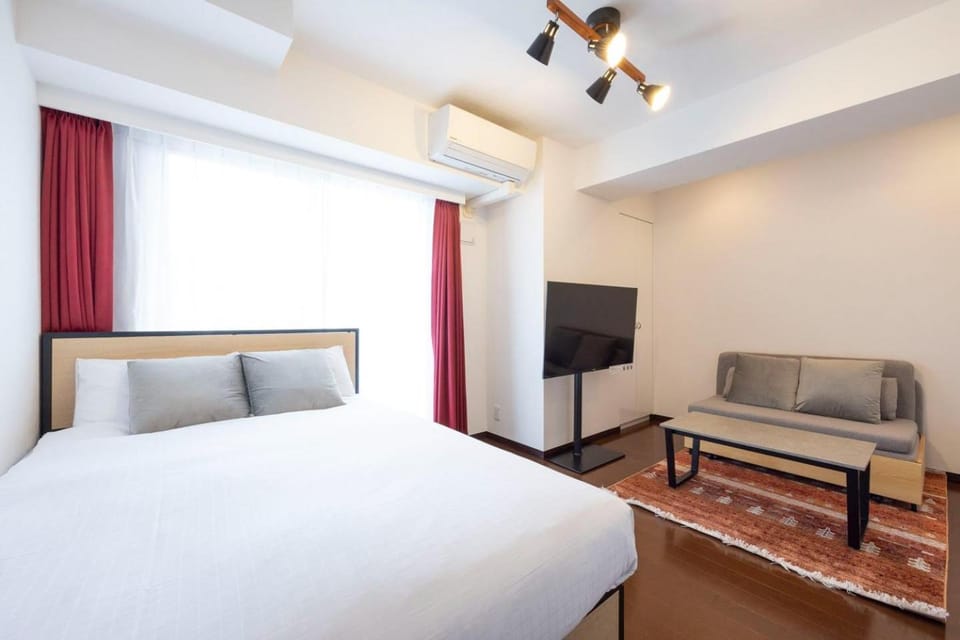 Bed, TV and multimedia, Living room, Photo of the whole room, Seating area, Bedroom, air conditioner