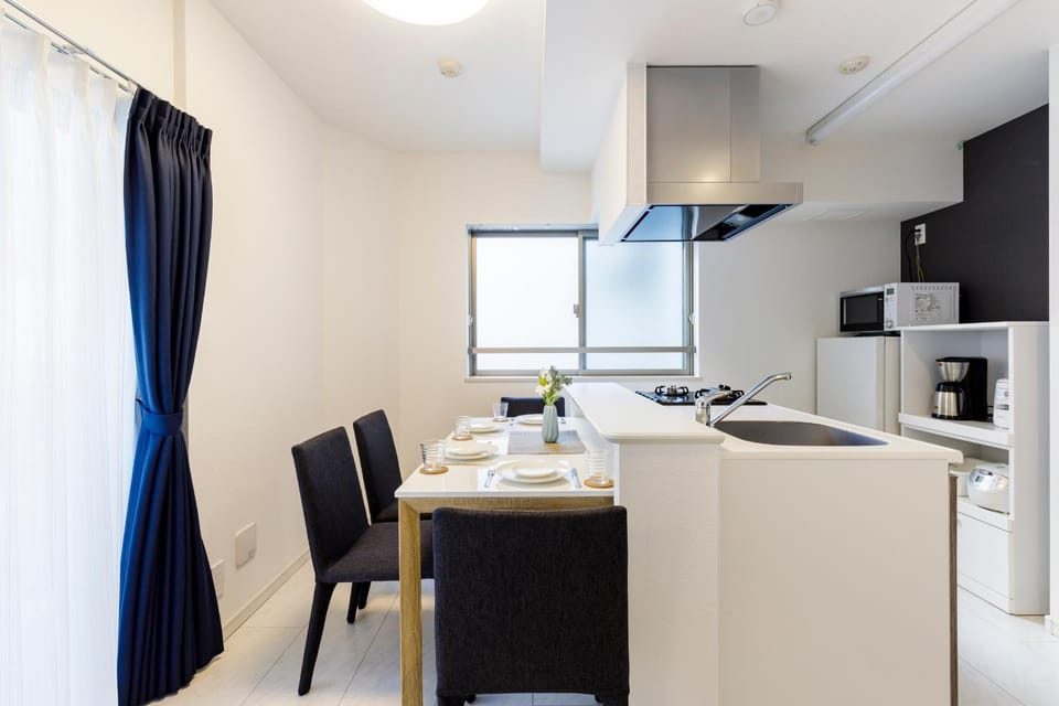 Kitchen or kitchenette, Dining area, stove