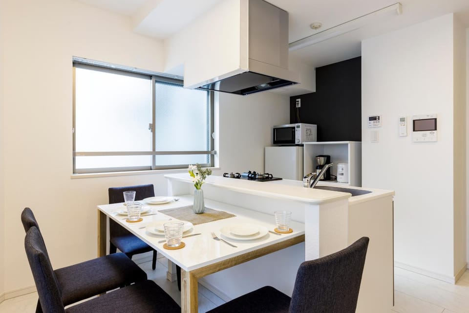 Kitchen or kitchenette, Dining area, stove
