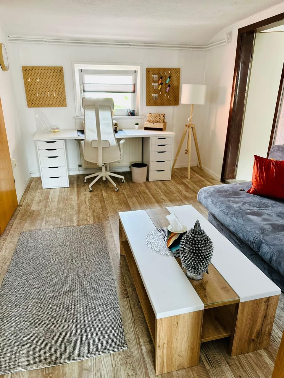 Living room, Photo of the whole room