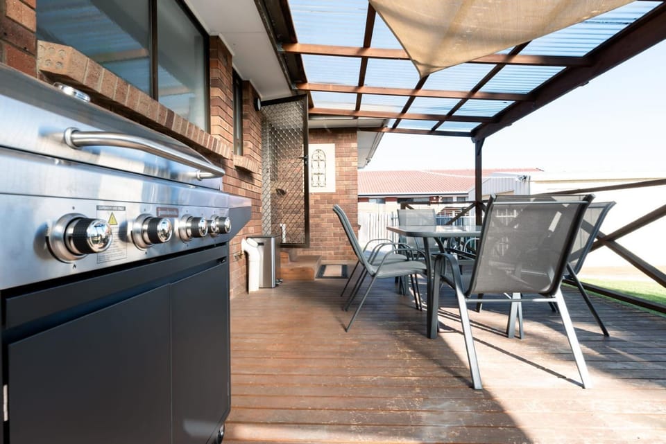 3 Bedroom Home: Parking & WiFi House in Tasmania