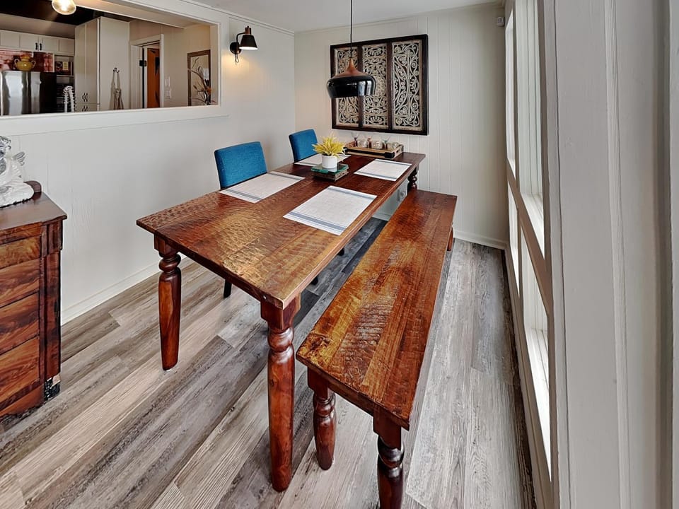 Seating area, Dining area, furniture