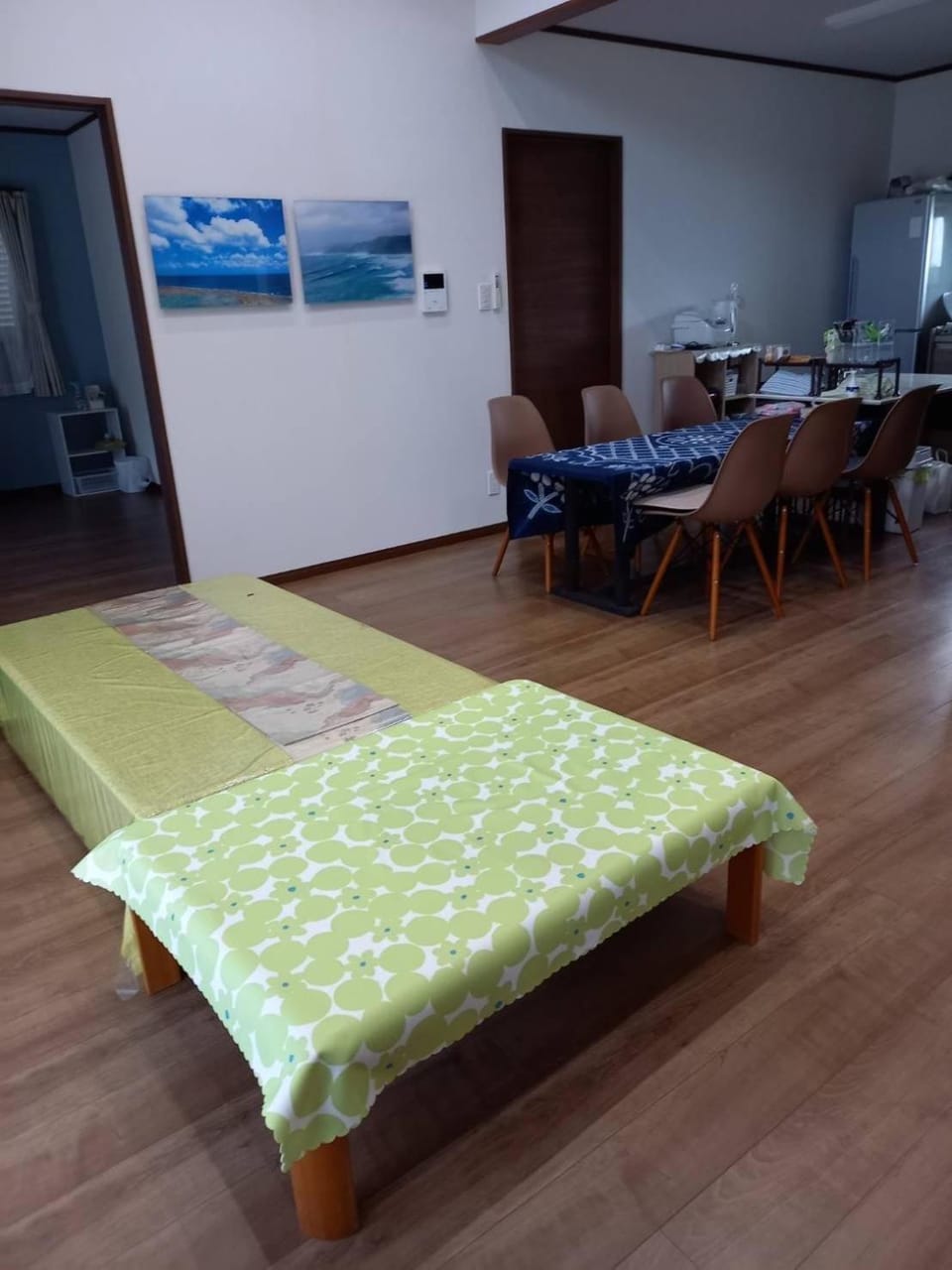 Living room, Photo of the whole room
