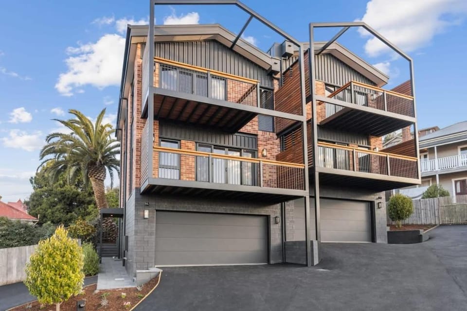 Three-Story Haven City Views & Near Gorge House in Launceston