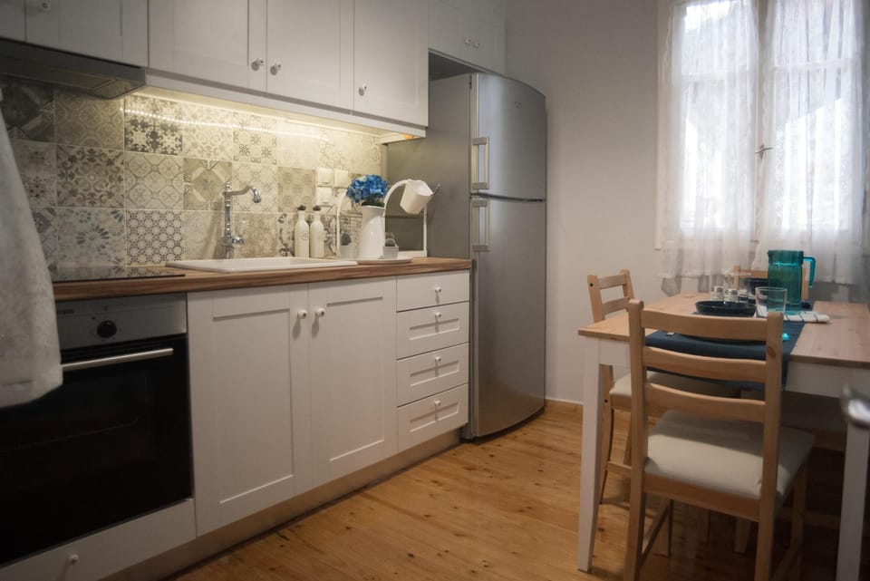 Property building, Kitchen or kitchenette, Living room