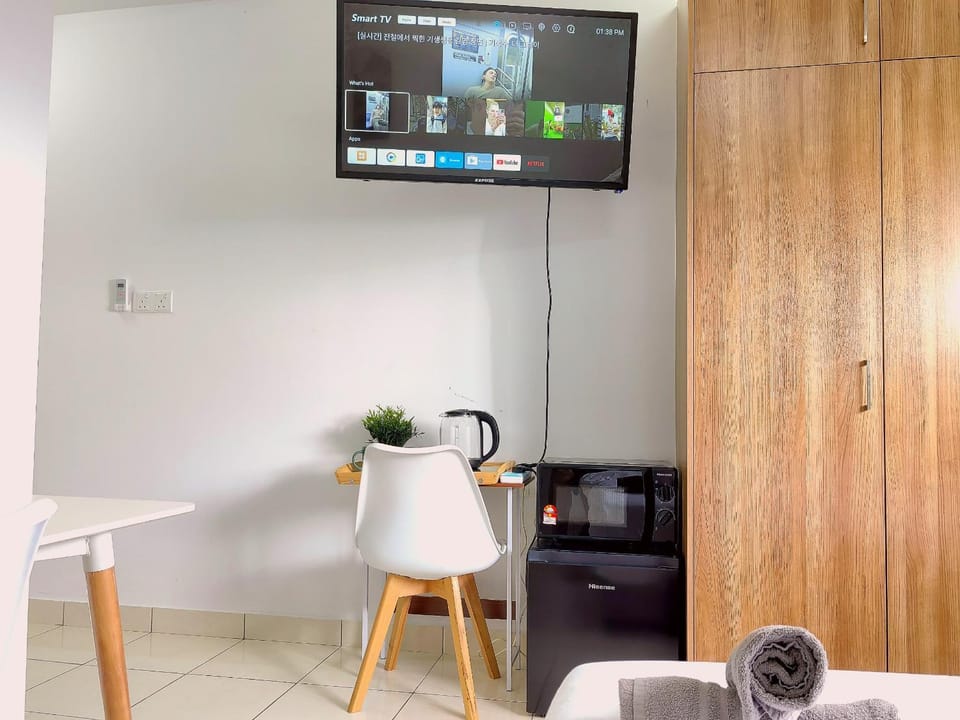 TV and multimedia, Living room, minibar