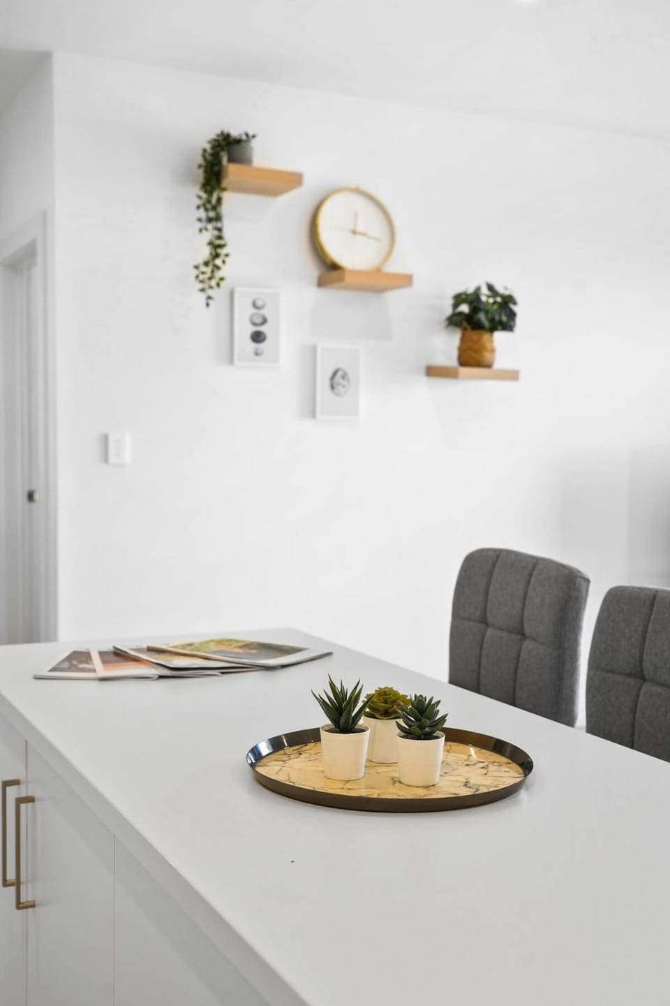 Lightview Oasis- Modern 2BR Apt- WiFi & Parking Apartment in Adelaide