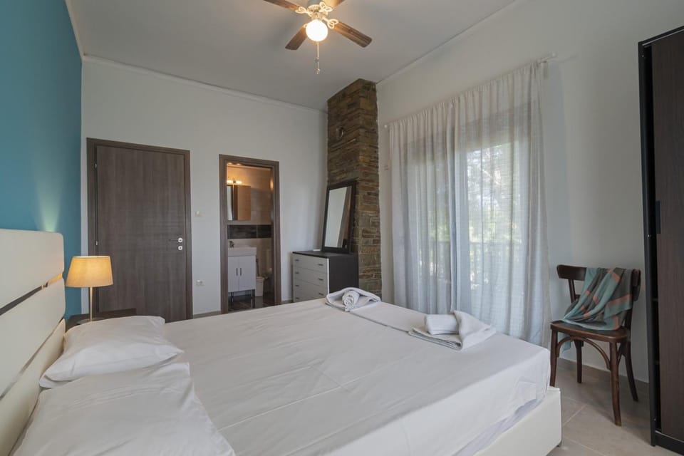 Bed, Photo of the whole room, Bedroom, towels, wardrobe