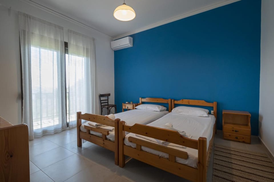 Bed, Photo of the whole room, Bedroom, towels, air conditioner