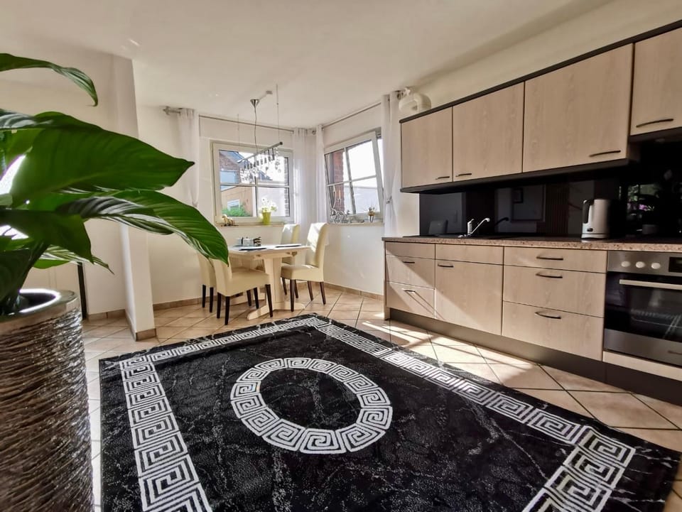 Dining area, kitchen