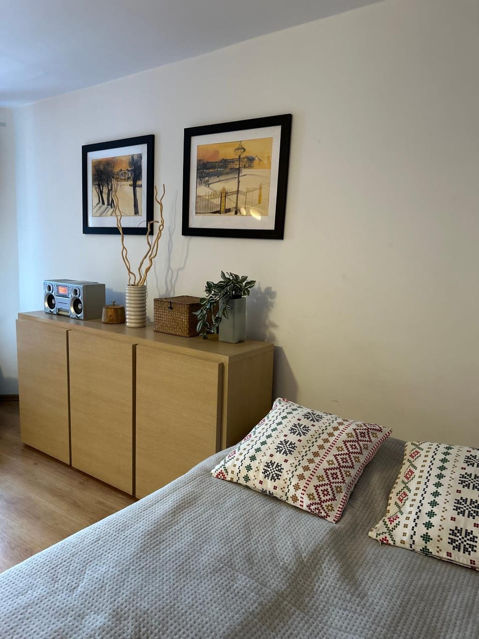 Bed, Living room, Bedroom