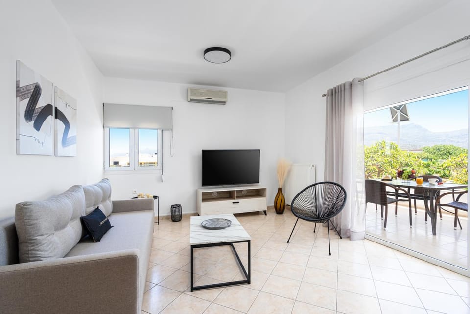 TV and multimedia, View (from property/room), Balcony/Terrace, Living room, Seating area, Evening entertainment, air conditioner
