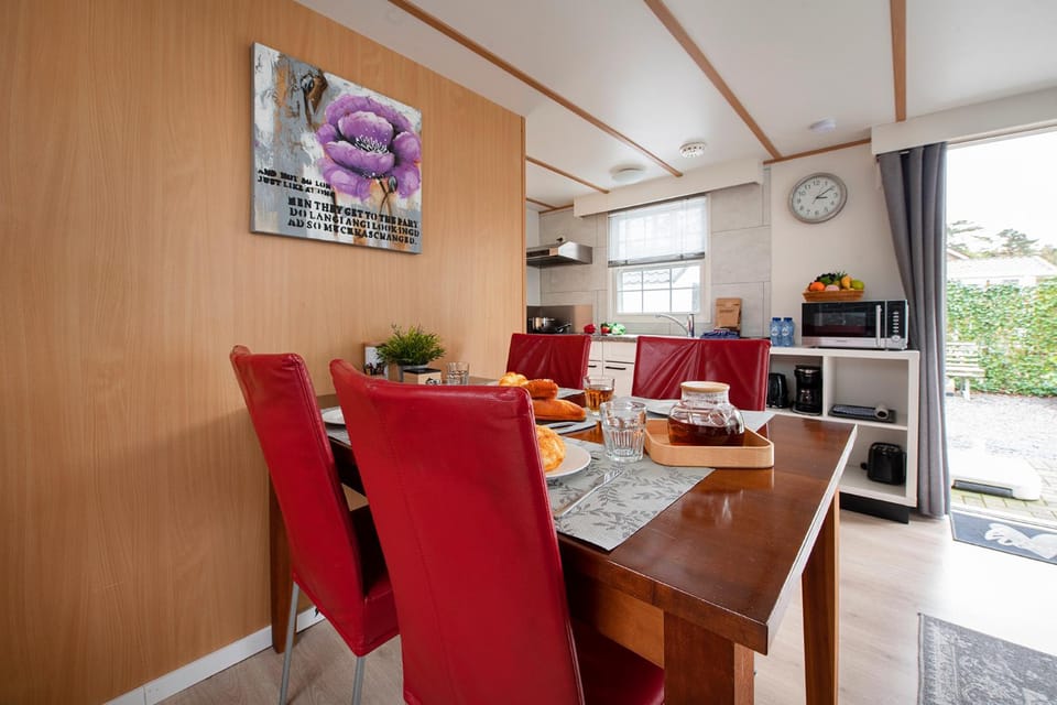 Kitchen or kitchenette, Living room, Seating area