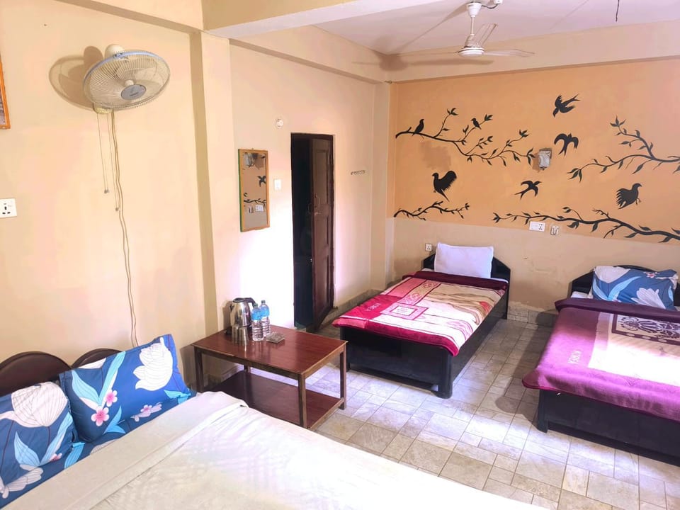 Bed, Living room, Photo of the whole room, Seating area, Bedroom