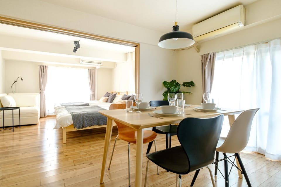 Bed, Photo of the whole room, Dining area