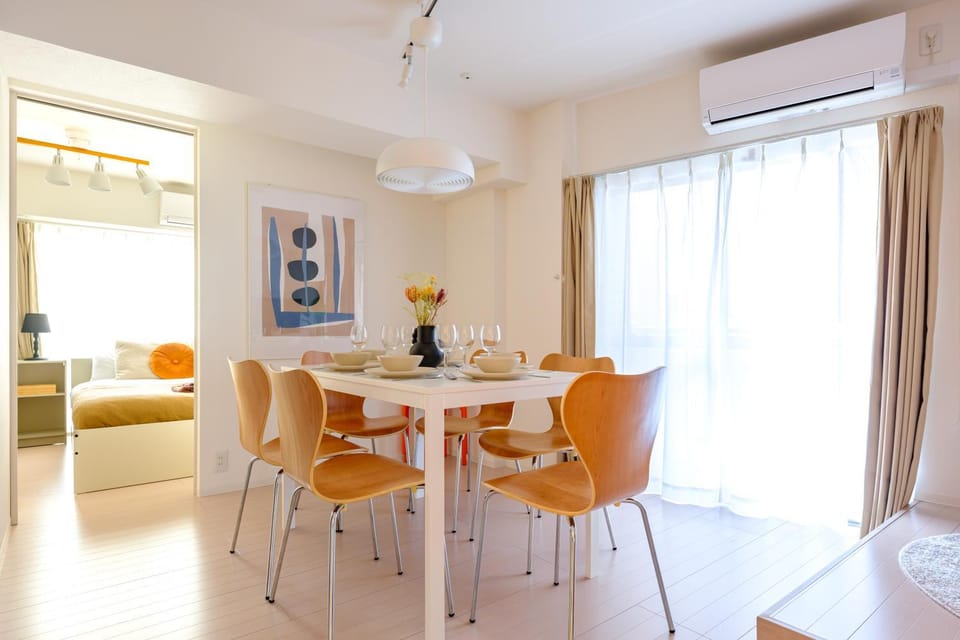 Living room, Seating area, Dining area, air conditioner