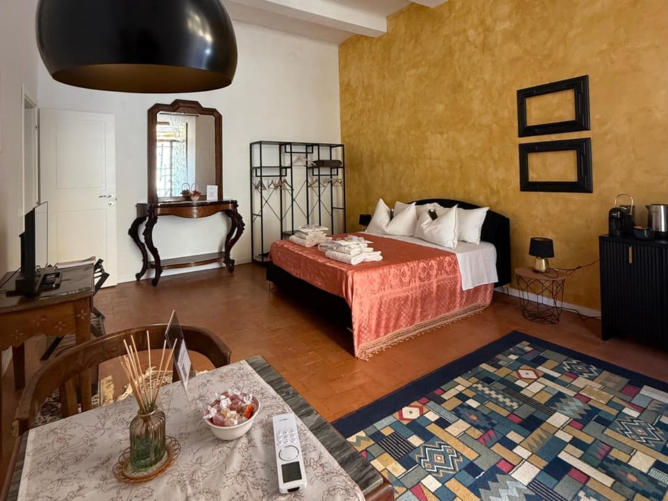 Photo of the whole room, Bedroom