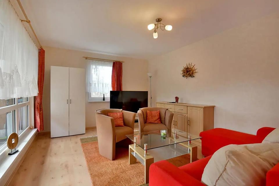 Communal lounge/ TV room, TV and multimedia, Living room, Seating area