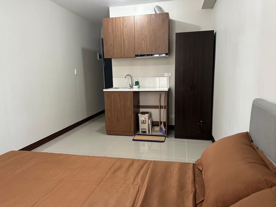 Bed, Kitchen or kitchenette
