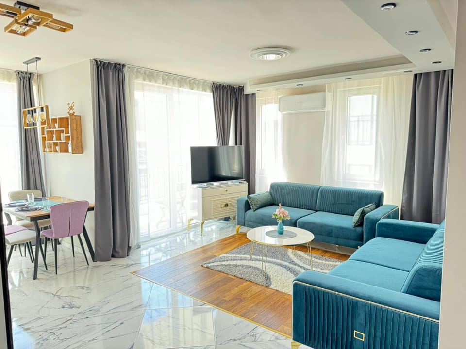 Communal lounge/ TV room, TV and multimedia, Living room, Seating area