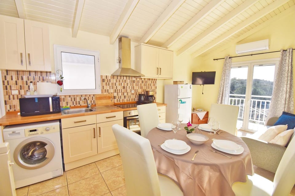 TV and multimedia, Kitchen or kitchenette, Living room, Seating area, Dining area, minibar, pet friendly, stove, toaster, washing machine