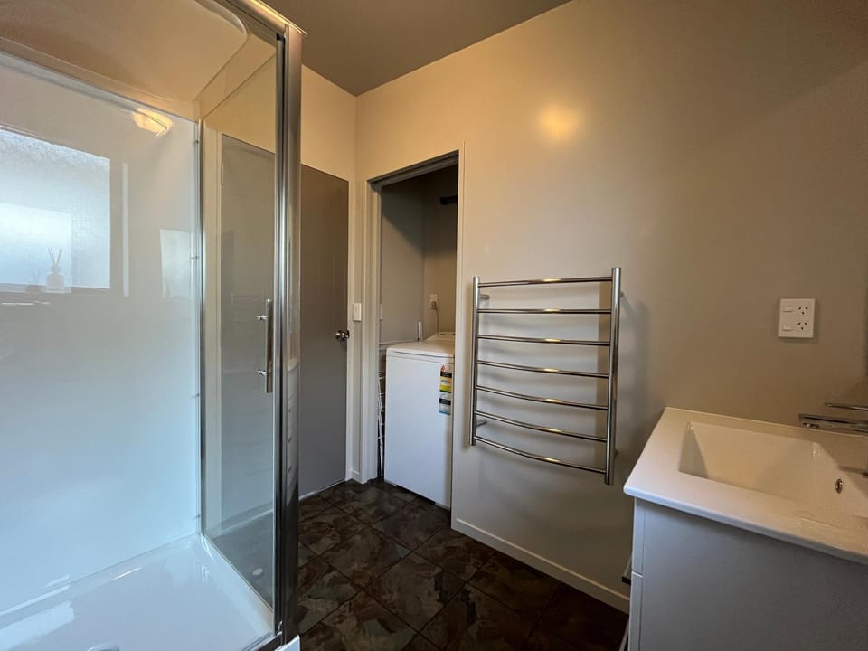 Shower, Bathroom, towels