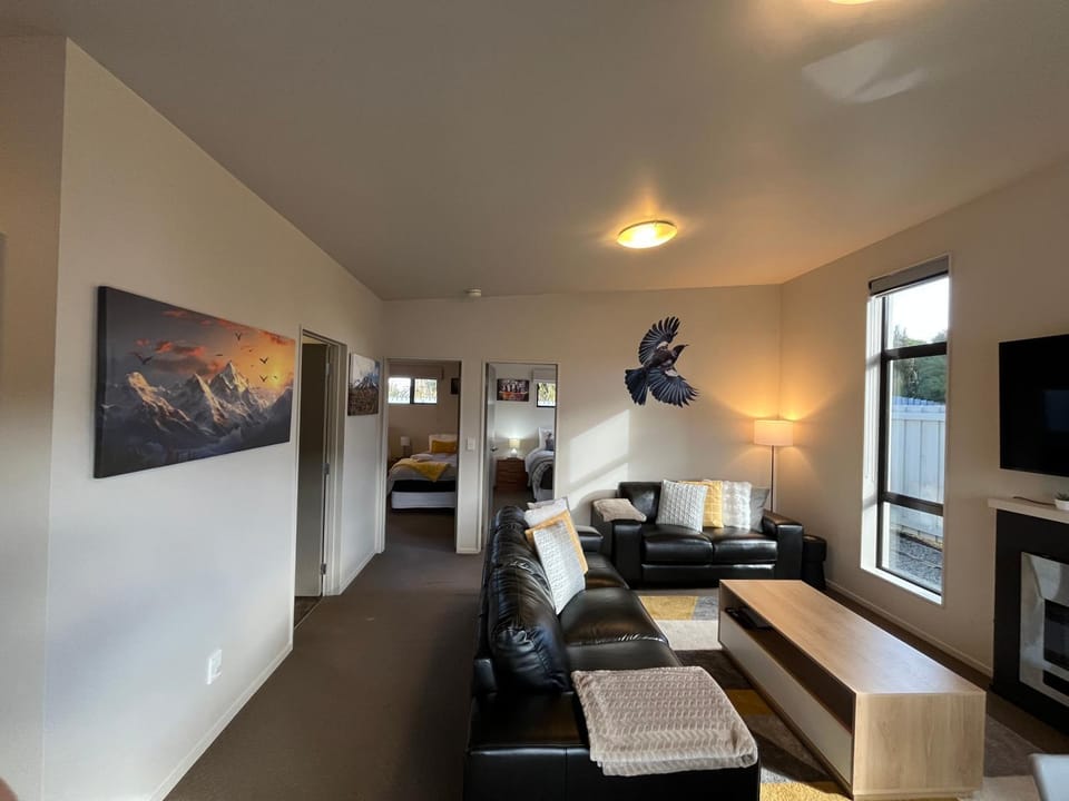 Spa, mountain views & a gas fireplace Chalet in Ohakune