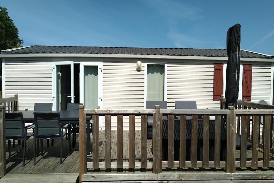 Mobil home with pool in Dinard House in Dinard