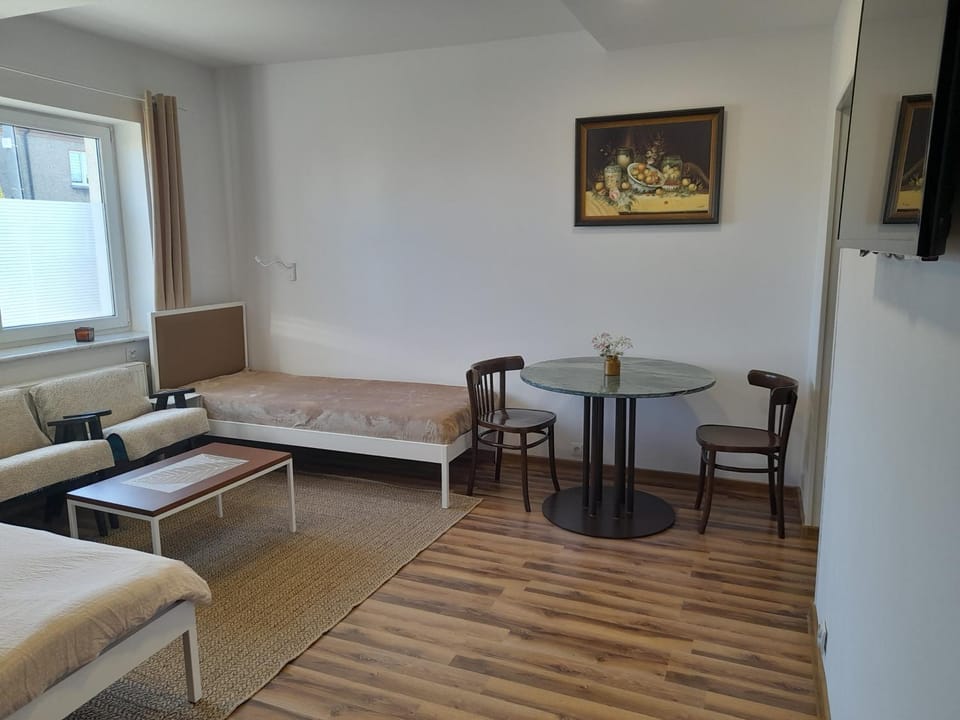 Bed, Living room, Photo of the whole room, Dining area, Bedroom
