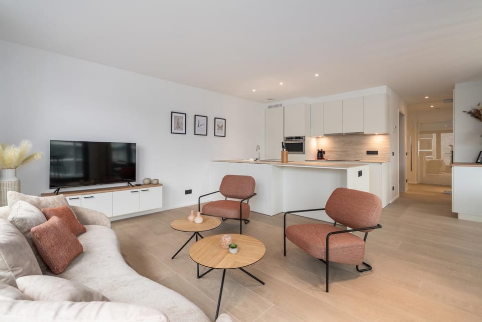 TV and multimedia, Kitchen or kitchenette, Seating area
