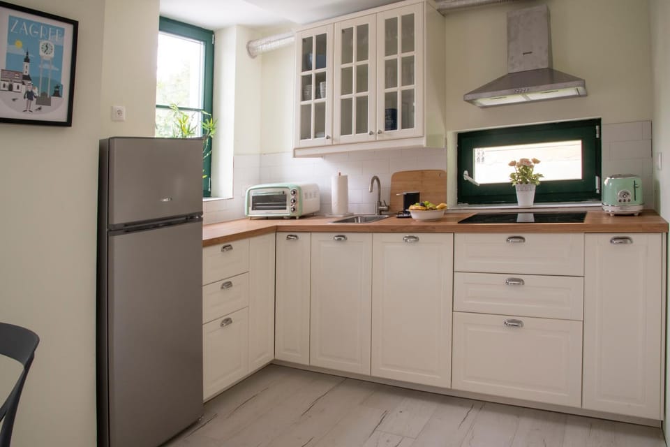 Coffee/tea facilities, Kitchen or kitchenette, dishwasher, minibar, pet friendly, stove