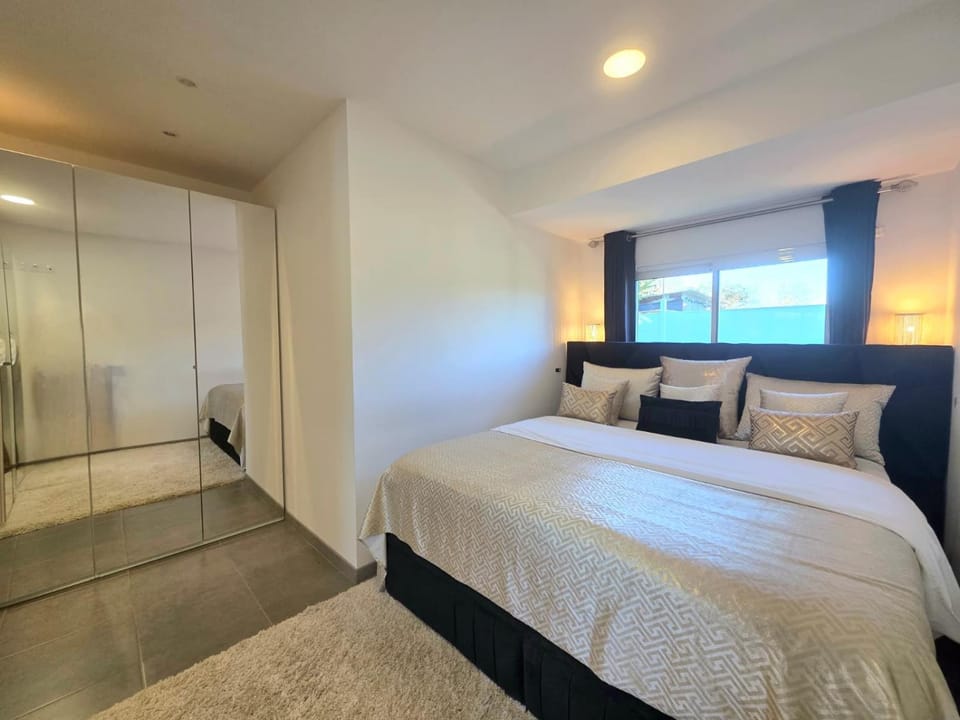 Bed, Photo of the whole room, Bedroom, wardrobe