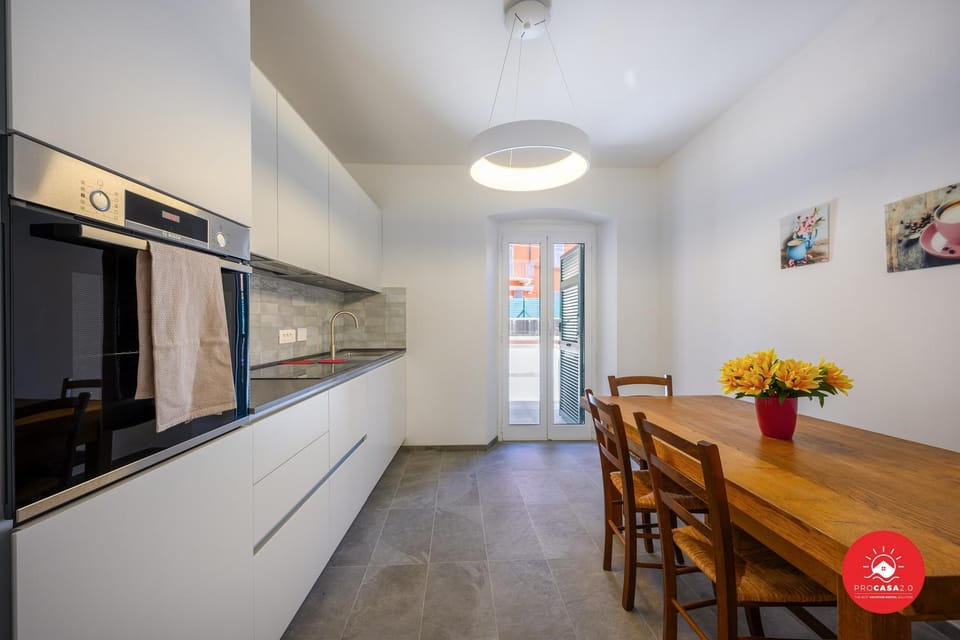 Kitchen or kitchenette, Dining area, pet friendly, stove