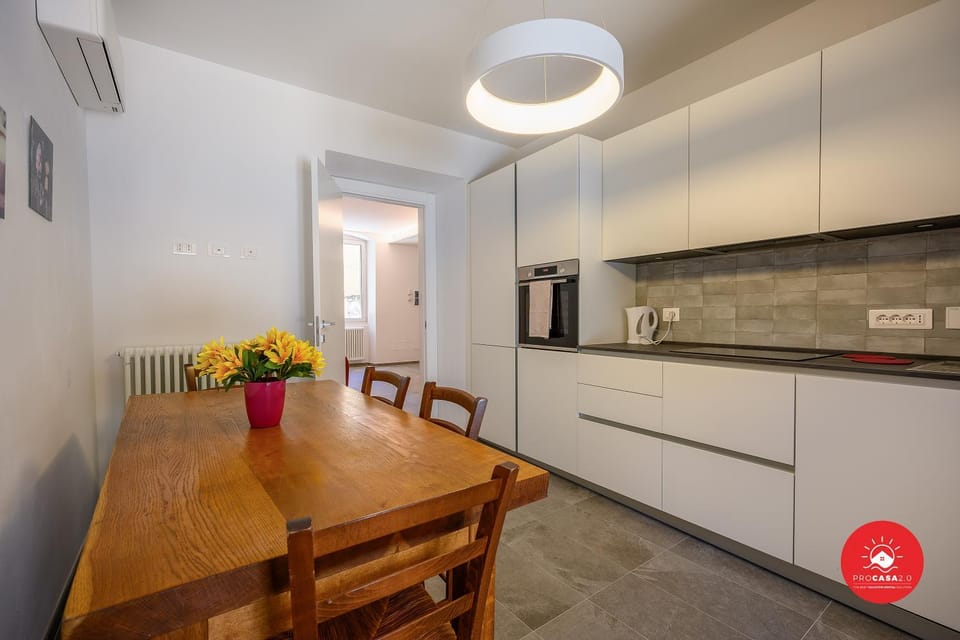 Kitchen or kitchenette, Dining area, oven, stove