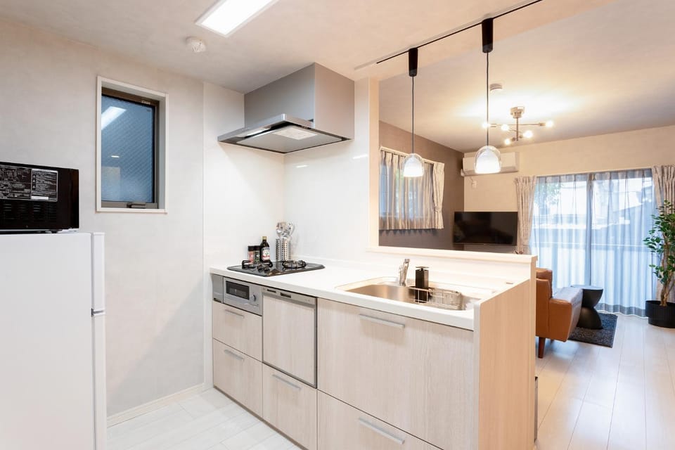 Kitchen or kitchenette, dishwasher, stove
