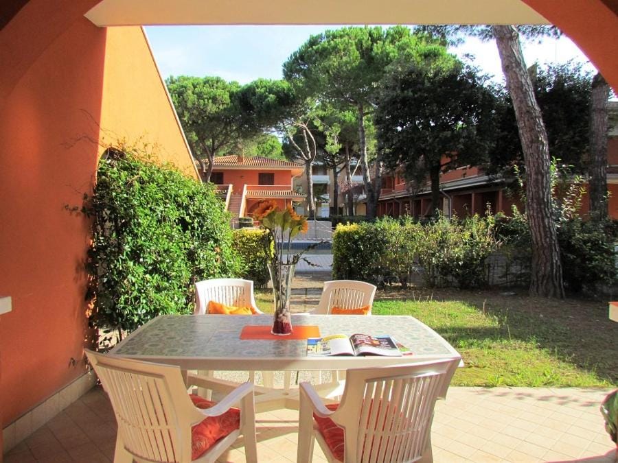 Garden, Dining area