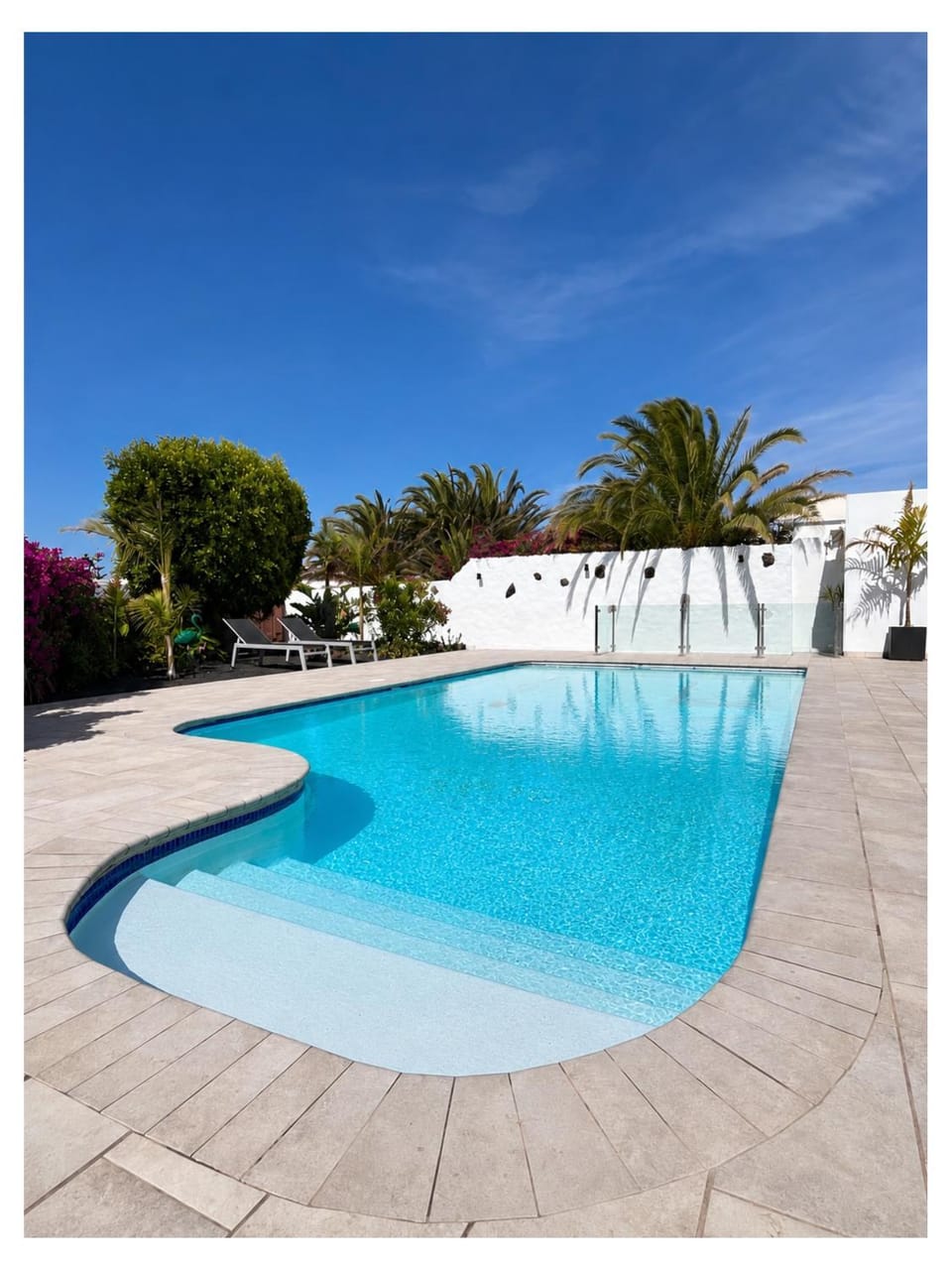 Day, Swimming pool, sunbed