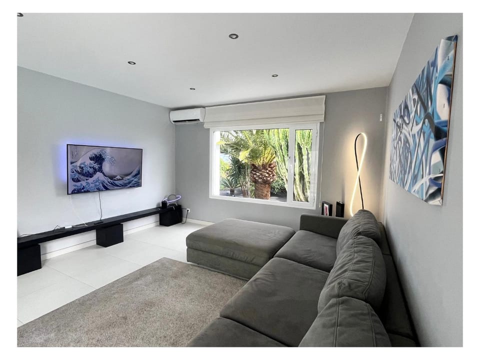 Communal lounge/ TV room, TV and multimedia, Living room