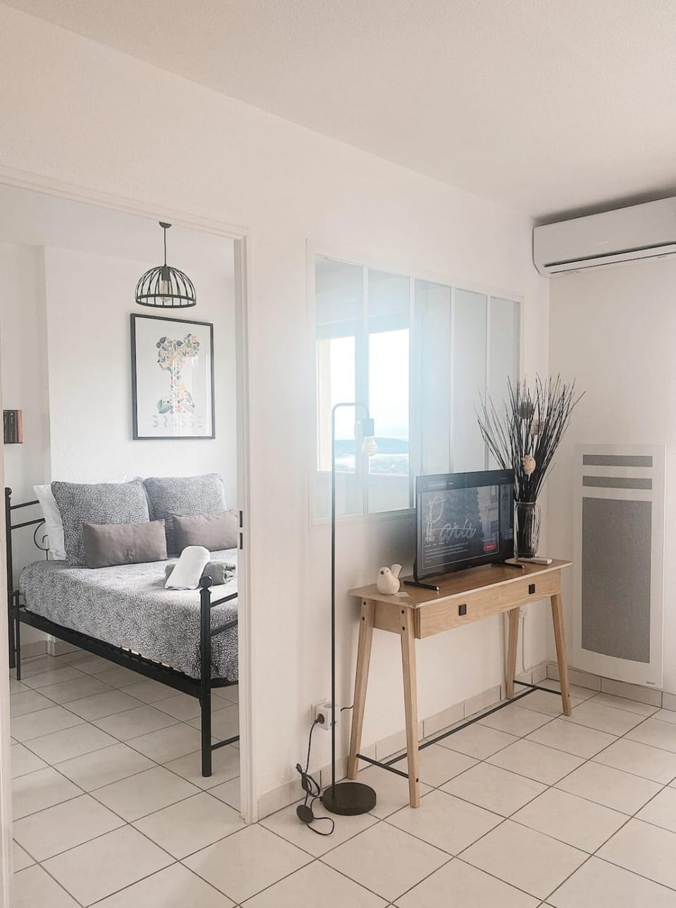 Bed, TV and multimedia, Bedroom, air conditioner