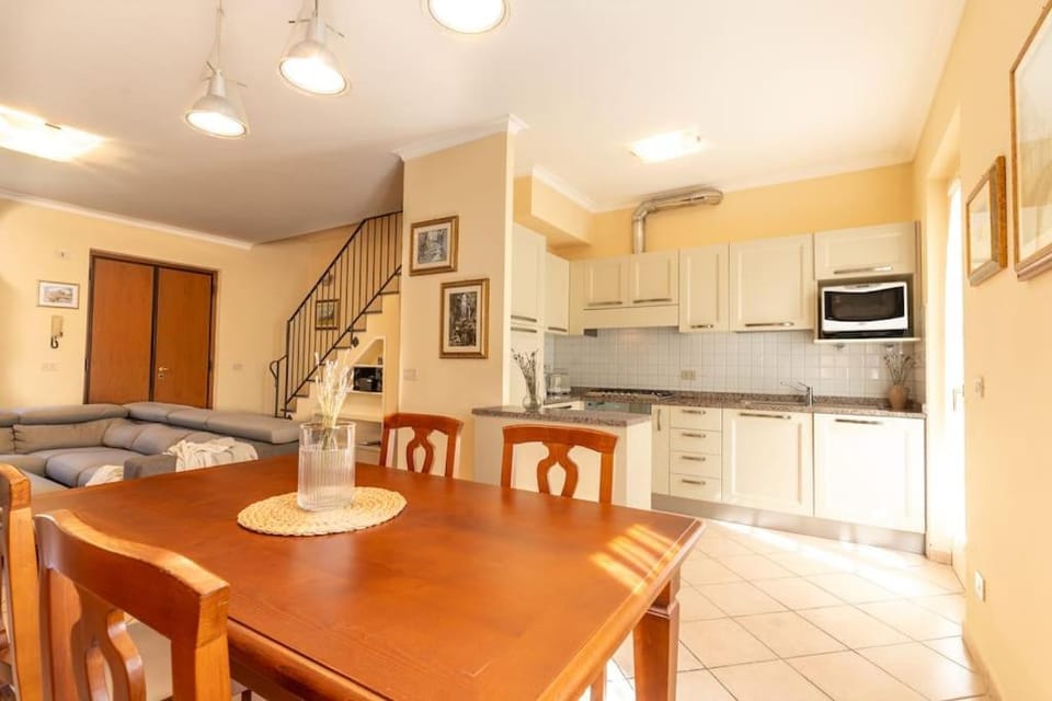 Kitchen or kitchenette, Living room, Seating area, Dining area, dishwasher, pet friendly, stove