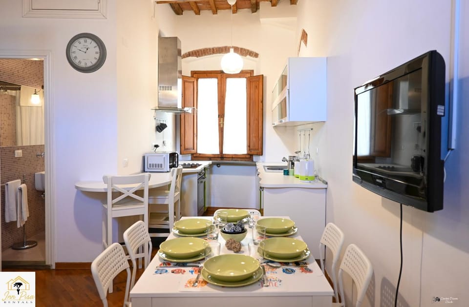 TV and multimedia, Coffee/tea facilities, Kitchen or kitchenette, Dining area, microwave