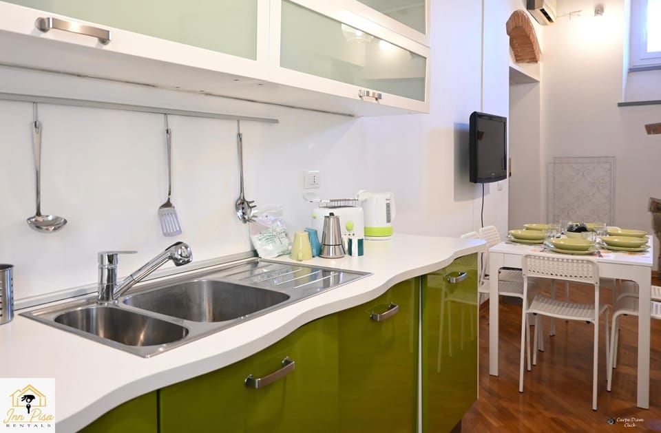 Kitchen or kitchenette, Dining area, stove