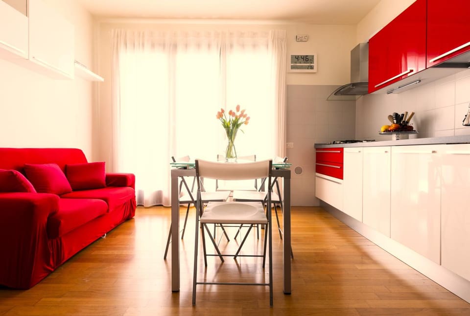 Kitchen or kitchenette, Living room, Seating area, kitchen