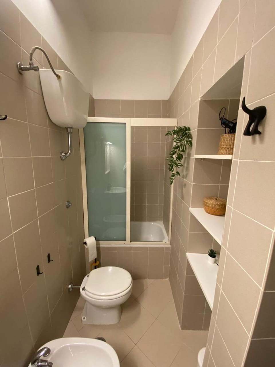 Shower, Toilet, Bathroom, bidet, towels