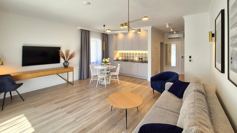 TV and multimedia, Kitchen or kitchenette, Living room, Seating area, Dining area, Evening entertainment