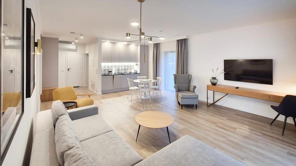 TV and multimedia, Kitchen or kitchenette, Living room, Seating area, Dining area