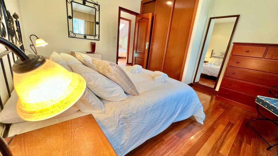 Bed, Photo of the whole room, Bedroom, wardrobe