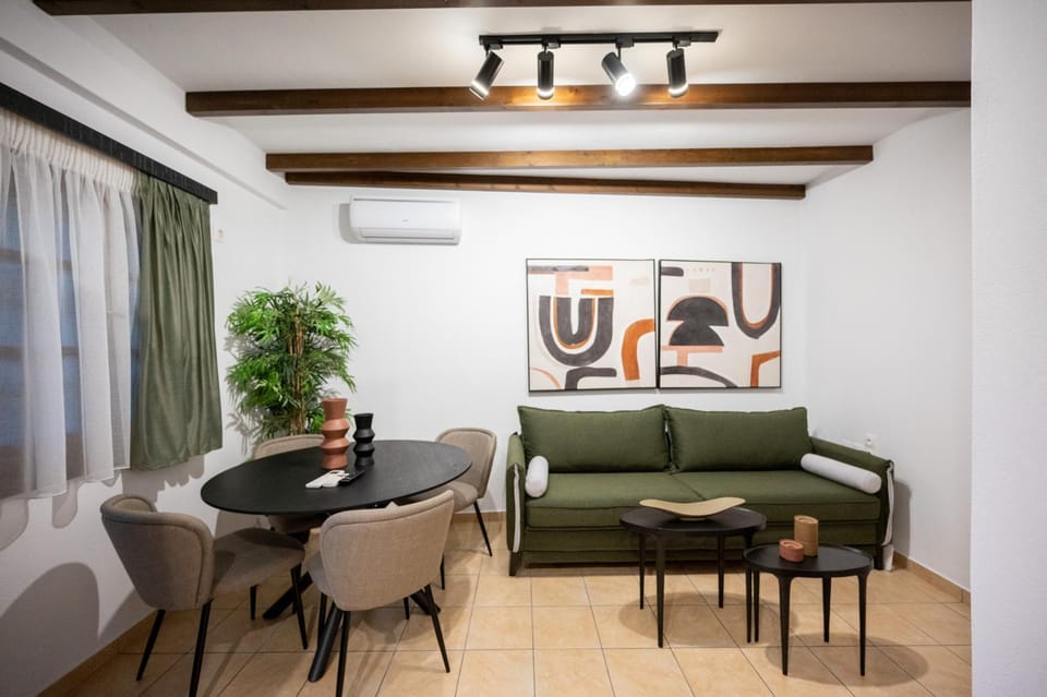 Living room, Seating area, Dining area