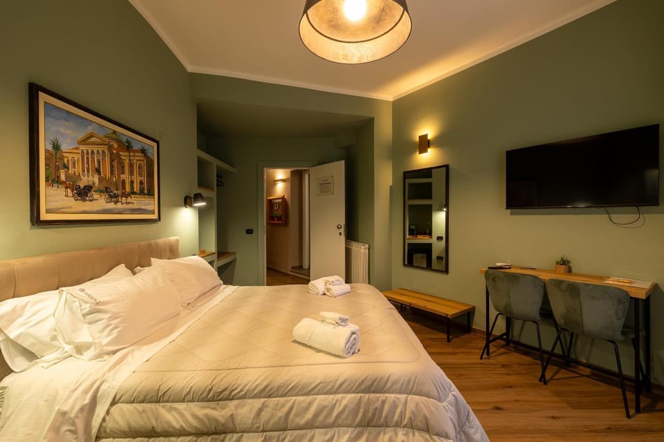 Bed, TV and multimedia, Living room, Photo of the whole room, towels